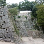 備中松山城の石垣です。高山での築城の苦労がしのばれました。　　　　　　　・天空の城への道の長さかな（和良）