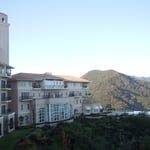 宿泊した鳴門のホテルは山の上にありました。　　　　　　　　　　　　　　　　　　　　　　　　　　　　　　　　　　　　　・山の上のホテルに冬日暖かく（和良）