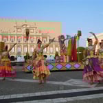 高校の同窓会で伊勢志摩に行きました。スペイン村で見たカーニバルです。  ・カーニバルラテンのリズム爽やかに(和良）