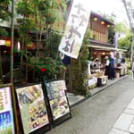 新蕎麦の美味しい深大寺は大勢の観光客で賑わっていました。　　　　・混み合ってゐる新蕎麦の深大寺(和良)