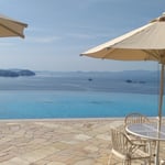 鳴門市のホテルから見た瀬戸内海は明るく輝いていました。　・瀬戸内の初夏の明るき日差かな(和良)