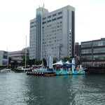 この日の遊船はいつもの逆コースで新町川を下って行きました。　　　　　　・逆コースなるは新鮮船遊(和良)