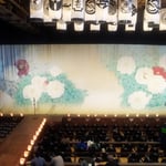 こんぴら歌舞伎大芝居は6年ぶりの開催であり大勢来ていました。　　　・木戸開けて薫風入れて金丸座(和良)