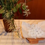 観月会が終ると持ち込まれた手作りの団子をお土産に頂きました。　　　・観月会はねて団子をお土産に(和良)