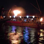 総がらみのあと、観光船の前まで鵜と鵜舟が来てくれました。　　　　　　　　　　　　　　　　　　　　　　　　　　　　　・篝火の照らし出したる鵜の猛り（和良）