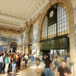 青い煉瓦のアズレージョが美しいポルトのサン・ベント駅でした。　　・爽やかな青い煉瓦の駅なりし（和良）