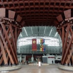 北陸新幹線が開業した金沢駅の新しい名所となっている鼓門です。　　　　・初旅の金沢駅の鼓門（和良）