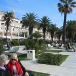 クロアチアのスプリットです。古代ローマ時代からの都です。　　　　　　・日向ぼこアドリア海を前にして(和良)