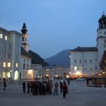 モーツアルトの生家があるザルツ゚ブルグは日暮れが早かったです。　　　　・暮れ早き街にやさしき灯の点る(和良)