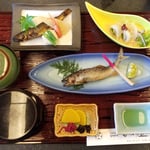 鮎漁が解禁になりましたので早速、馴染の店でいただきました。　　　・解禁の鮎をぜひとも食べたくて(和良)