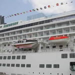 藍住町で見た向日葵です。背丈が２メートルを超えていました。 ・向日葵の空ひろびろと昼の月 （和良）