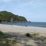 徳島市の大神子海岸では連休を家族連れで過ごす人がいました。　　　・連休を家族と初夏の海岸で(和良)