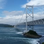 梅雨晴れの鳴門海峡は海も空も青々としていました。　　　　　　　　　　　・梅雨晴れの鳴門の空の明るさよ（和良）