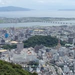 徳島市の眉山山頂から四国三郎と親しまれる吉野川がよく見えました。　・五月晴四国三郎蕩蕩と(和良)