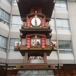 道後温泉の朝の町を散策しました。人形時計が時を告げていました。　　　・伊予柑の香る道後の朝の町（和良）