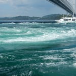 鳴門海峡の春の大潮を観潮船から見てきました。　　　　　　　　　　　　・ご覧あれ春の鳴門の大潮を(和良)