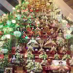 ビッグひな祭りでは多くの雛の中から三万体を選んで飾りました。　・選ばれし三万体の雛飾る(和良)