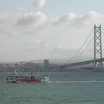 朝の明石海峡です。久しぶりに春の光が戻ってきました。  ・海峡に春の光の戻る朝 （和良）