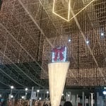 ＪＲ大阪駅の時空の広場には電飾のクリスマス飾りが華やかでした。　　　・クリスマス飾り早々灯る街（和良）