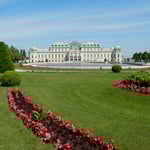 ウィーンのベルベデーレ宮殿にはクリムトの絵が展示されていました。　　・クリムトの接吻も見てカンナ燃ゆ（和良）