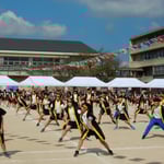 藍住東小学校の運動会ではダンスなどたくさんの演目がありました。・誰も彼も我が子に夢中運動会(和良)