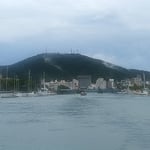 新町川の河口近辺から見た眉山は富士のように見えました。　　　　　　　・船遊終り太陽顔を出す（和良）