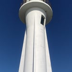 太平洋を見下ろす白い足摺岬灯台に正月の光りがまぶしかったです。　　　・正月の光真白き灯台に(和良)