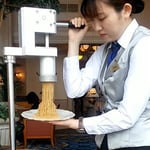 鳴門市のホテルで栗を生搾りするモンブランをいただきました。　　　・目の前で栗搾り出しモンブラン(和良)