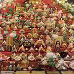 ビッグひな祭りには徳島に避難しているウクライナの人も来ました。・ウクライナから来し人も雛を見に(和良)