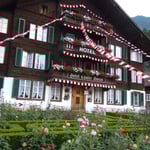 インターラーケンで私たちが泊まったホテルです。薔薇が綺麗でした。　　　　　　　　　　　　　　　　　　　　　　　・山国の宿は山荘薔薇の花(和良)