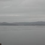 和倉温泉に宿泊。能登島が浮かぶ七尾湾は牡蠣のひびで一杯でした。 ・朝明けて見れば一湾牡蠣のひび （和良）