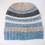 軽くて柔らかいニット帽です。ウール20％であったかですよ～　ナイロン40％ ポリエステル20％ 毛20％　アクリル17％ ポリウレタン3％　￥1,320