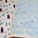 優しいタッチで描かれた「森とクマ」「お花と鳥」のハンカチです。23×23cm　各￥550