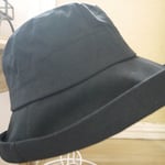 内側は接触冷感生地を使用しています。お色は他にキャメルとライトグレーがございます。サイズ調整可能、手洗いもできます。￥1,870