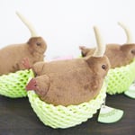 キーウィミニマスコットです。ボールチェーン付きです。　 縦約10cm、横約8cm、厚さ約7cm　税込￥990