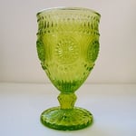 まるでオブジェのようなガラスベースです。安定感があるので、ペンスタンドにしても素敵です。サイズ：直径8.5×高さ13.6cm　口径：7cm、深さ：9cm　税込￥935