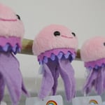 クラゲのマグネットです。約幅4.5×高さ7.5×奥行4cm　税込￥495