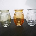 ぽってりした形が魅力のガラスベースです。おひとつ￥264