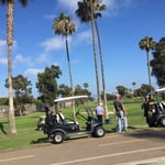 Achtung Golfbälle! In Coronado grenzt der Golfplatz direkt an die Strasse. Da fliegt schon mal ein Ball auf die Strasse.