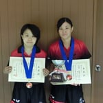 女子ダブルス優勝　籠島・打川組（新潟大）