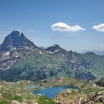 On peut voir l'Ossau depuis aspe par le Larry ou par le télésiège d'Astun puis une randio de 2 h 