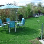 Ferienwohnung Dietsch Vestenbergsgreuth mit E-Auto Ladestation für Gäste, im Naturpark Steigerwald in Franken/Mittelfranken, Liegewiese Südseite