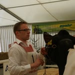 Adrian Stotzer betritt als erster den Ring