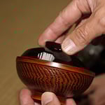 飯椀と汁椀の蓋は、写真のように重ねて御膳の横に置きます