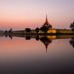 Wall around the former kings palace in Mandalay, Myanmar     © Stephan Stamm