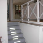 Escalier encloisonné et garde corps