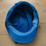 サイズ５４.５〜５７　スナップ釦で調整可能