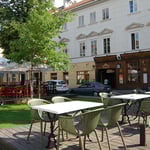 夏の夜はテラスが気持ちよいです。