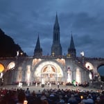 Fête aux flambeaux à la cité mariale