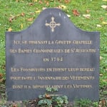 Plaque expliquant ce que la chapelle est devenue pendant la révolution
